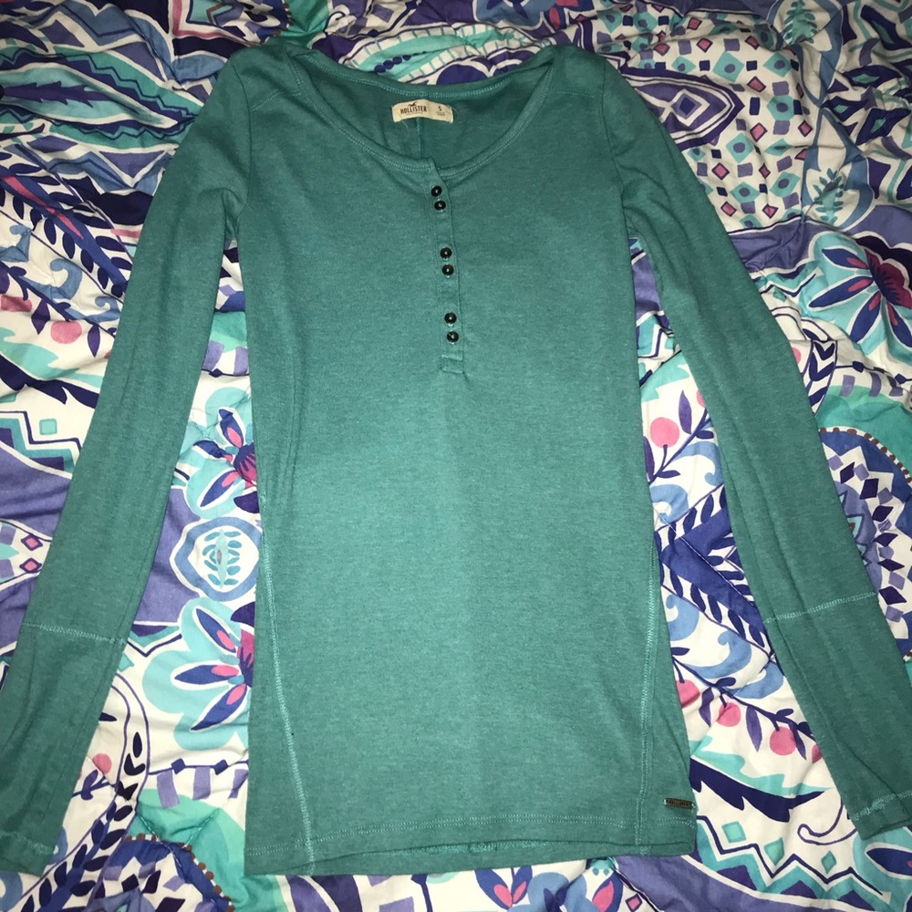 women’s hollister henly tee